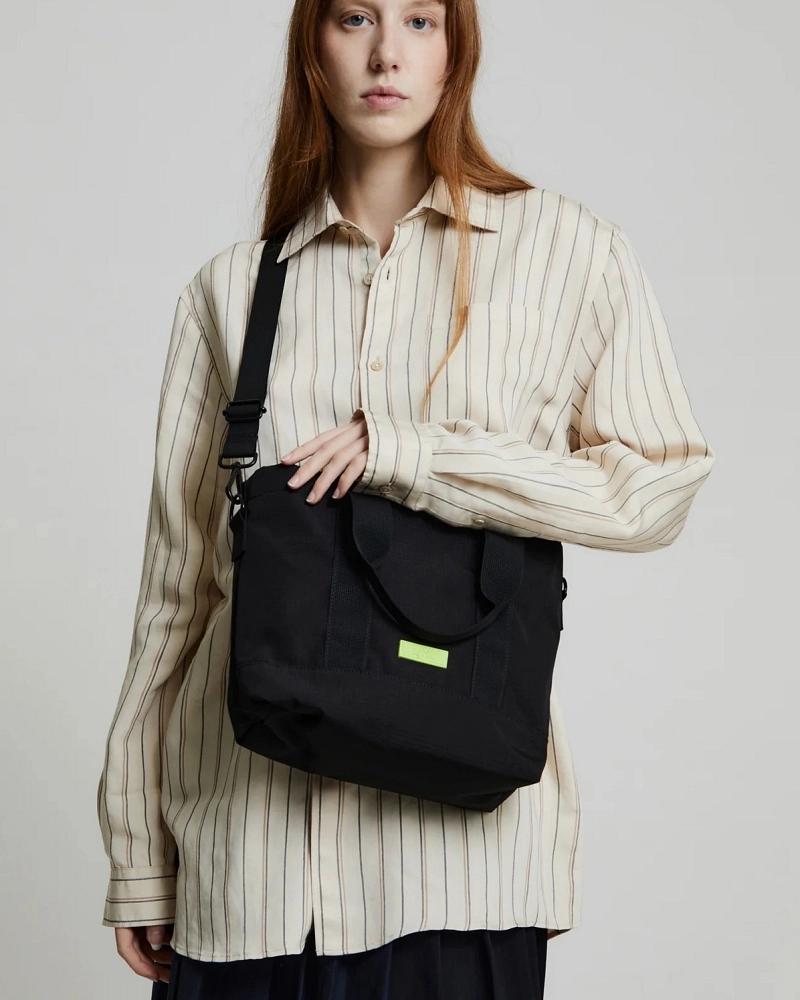 Bolso Tote Lefrik Negro – Reciclado, con Bandolera Ajustable