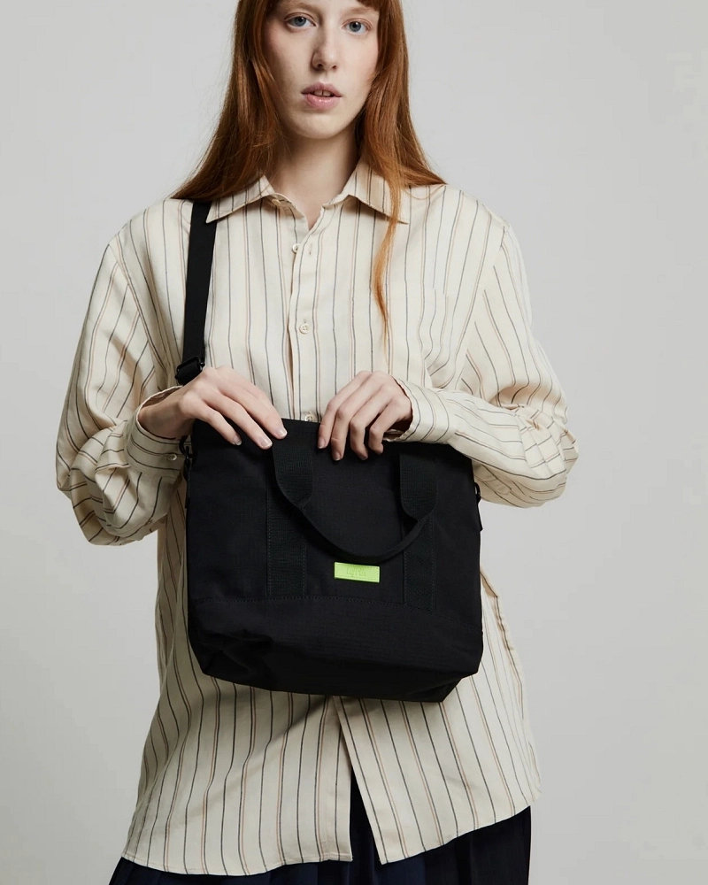 Bolso Tote Lefrik Negro – Reciclado, con Bandolera Ajustable