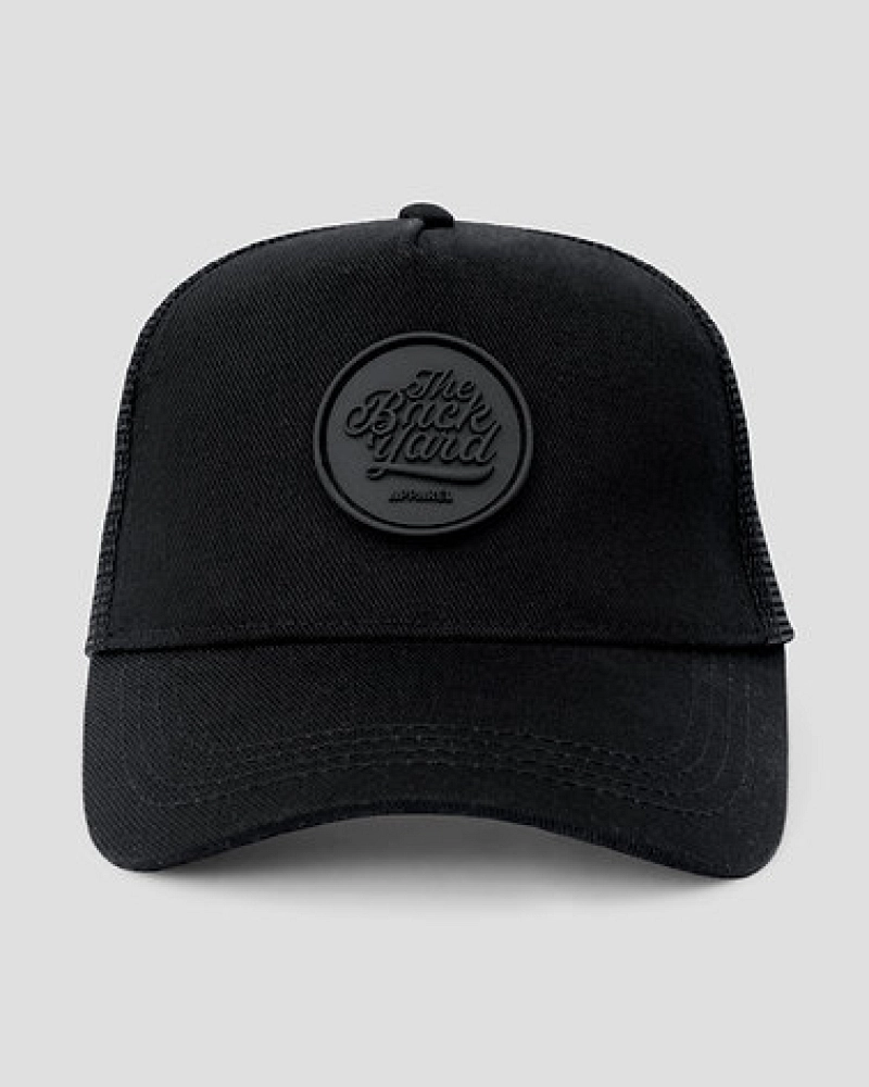 Gorra Trucker Negra Total Black con Parche de Goma – The Backyard Apparel Gorra Trucker Negra Total Black con Parche de Goma – The Backyard Apparel